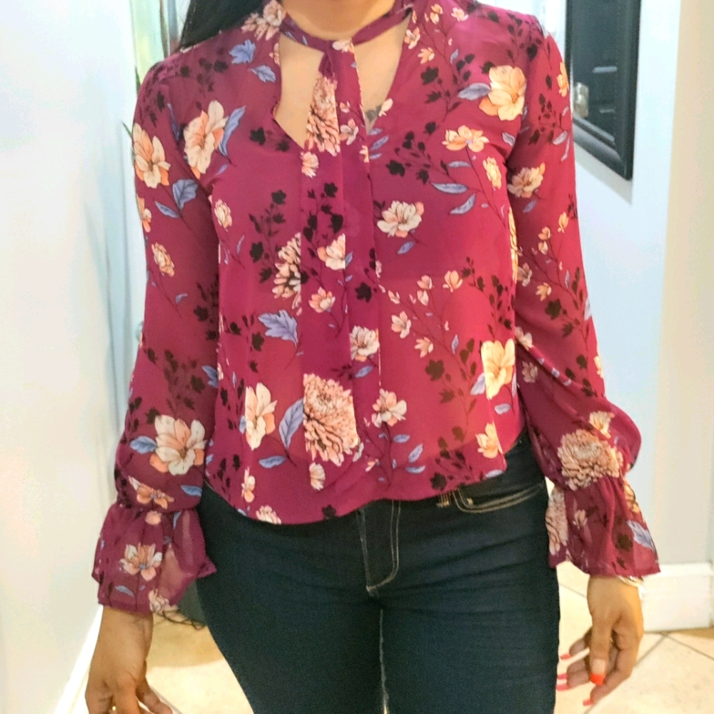 Forever 21 Floral print blouse size small burgundy